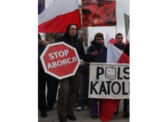 A Varsavia primo via libera per lo stop all'aborto